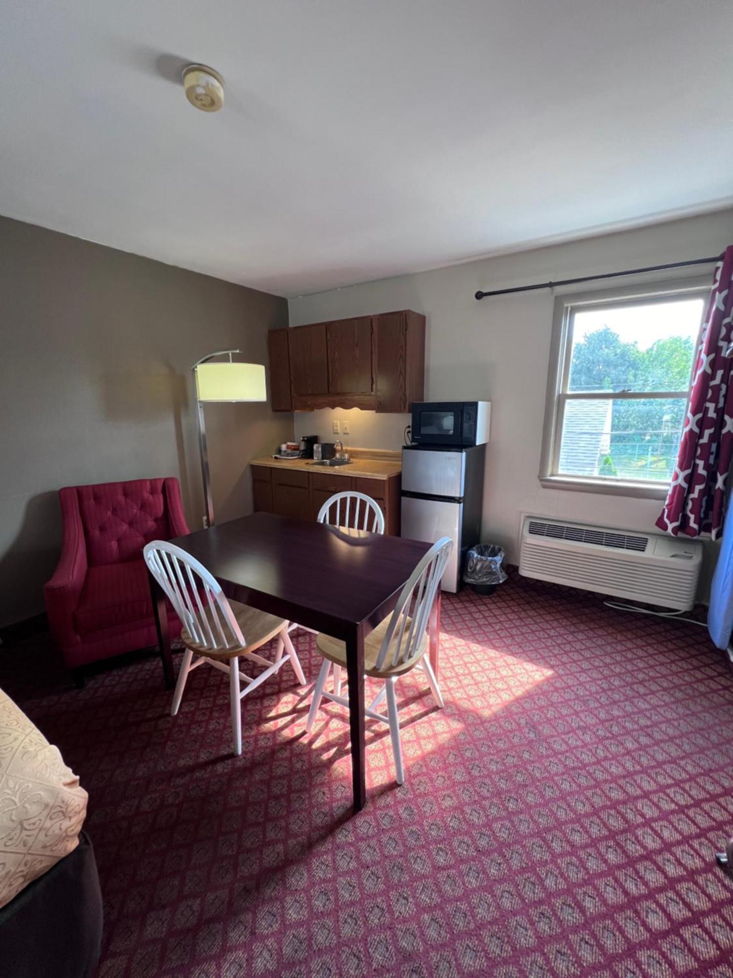Rodeway Inn & Suites הרשי מראה חיצוני תמונה