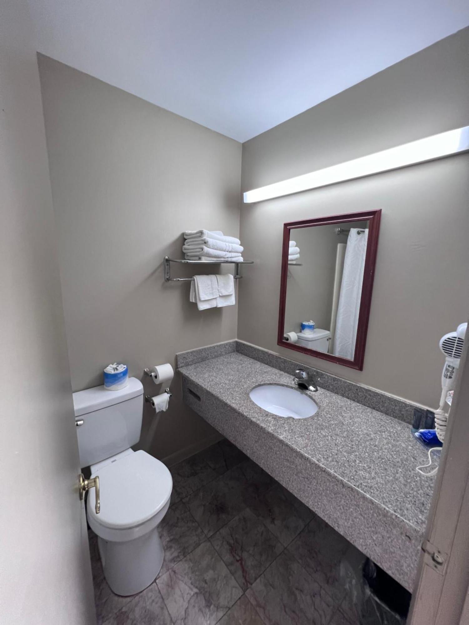 Rodeway Inn & Suites הרשי מראה חיצוני תמונה