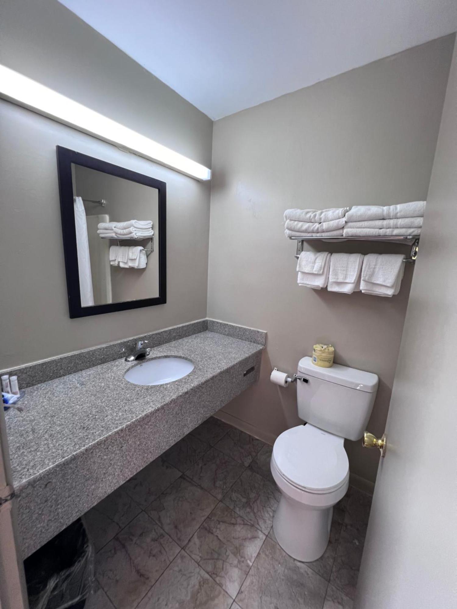 Rodeway Inn & Suites הרשי מראה חיצוני תמונה
