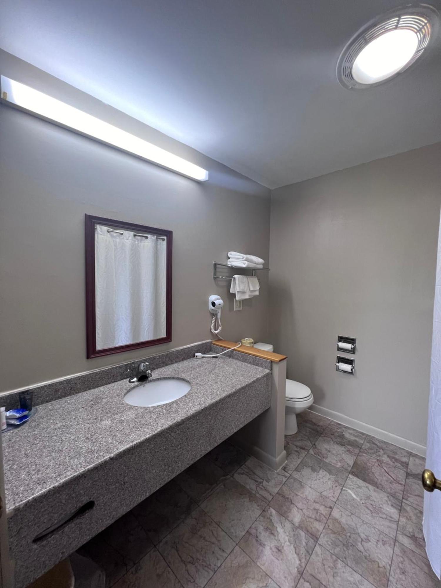 Rodeway Inn & Suites הרשי מראה חיצוני תמונה