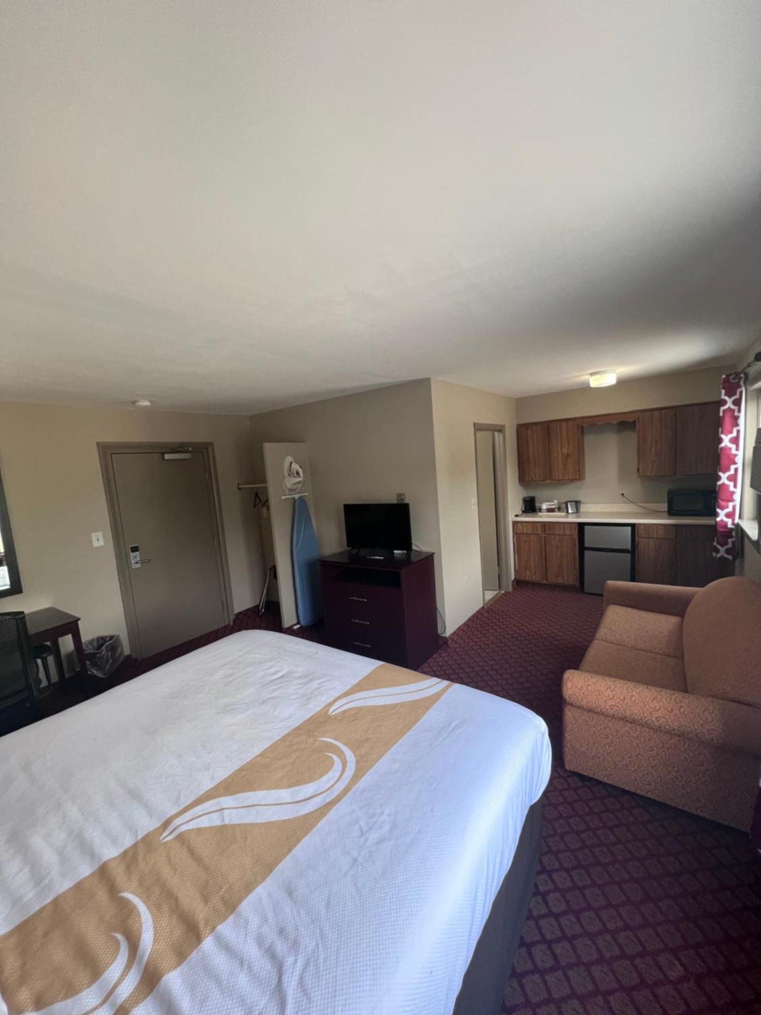 Rodeway Inn & Suites הרשי מראה חיצוני תמונה