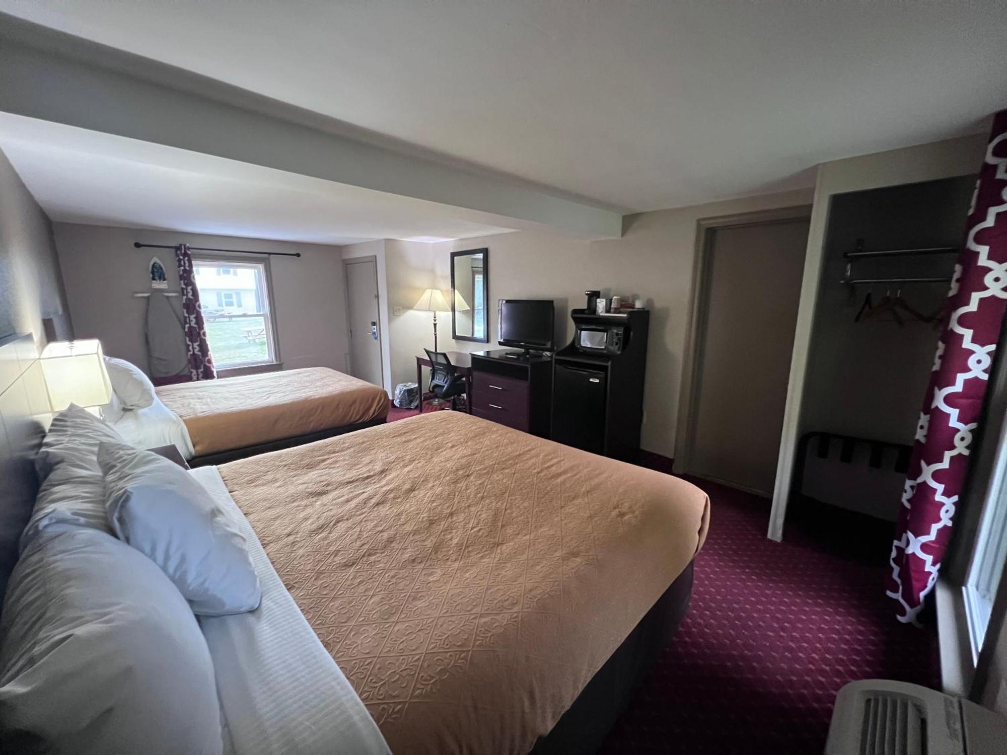Rodeway Inn & Suites הרשי מראה חיצוני תמונה