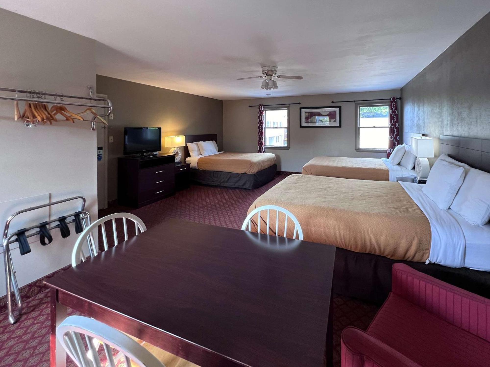 Rodeway Inn & Suites הרשי מראה חיצוני תמונה