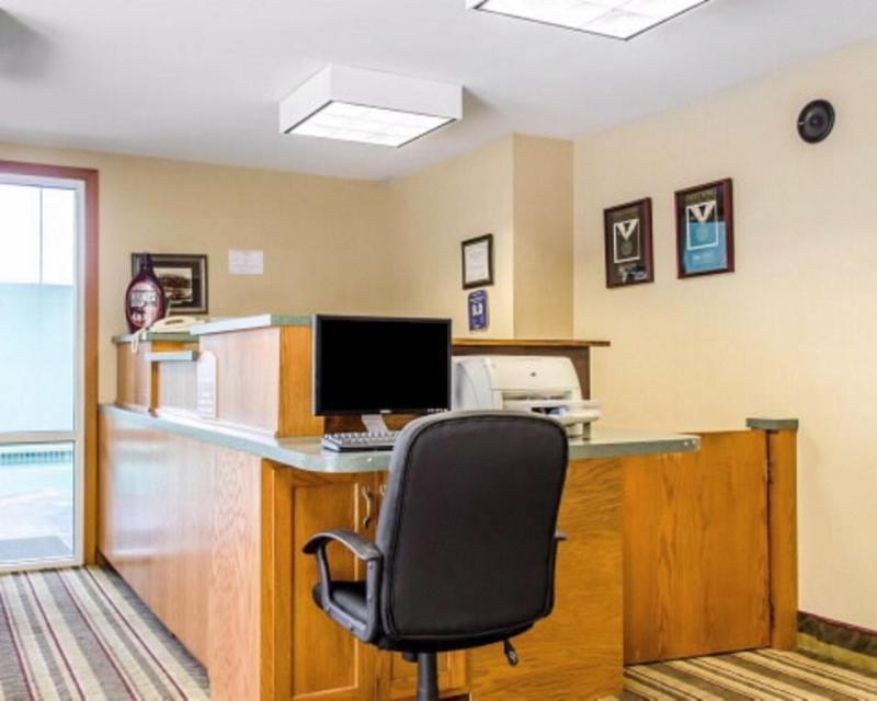 Rodeway Inn & Suites הרשי מראה חיצוני תמונה